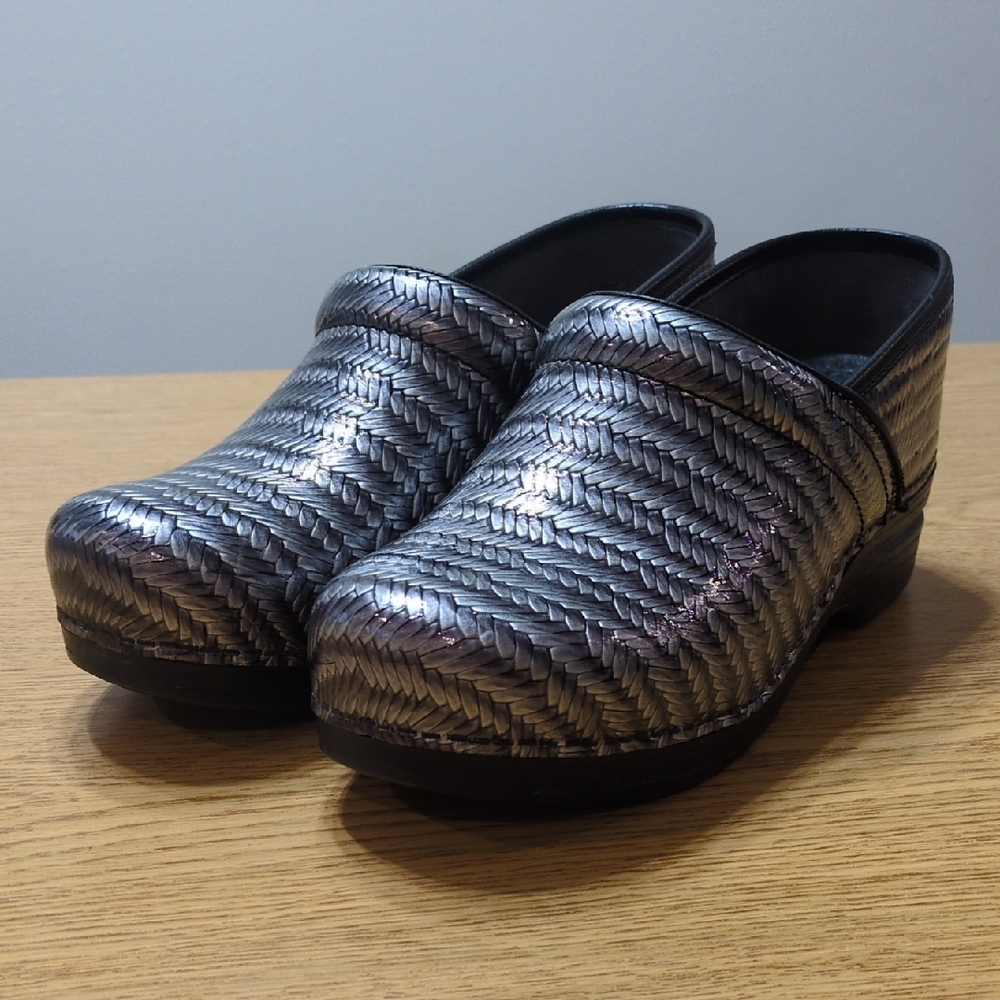 ❤️Dansko Metallic Woven Design Clogs Women's size 41 Euro (10.5-11 US)❤️